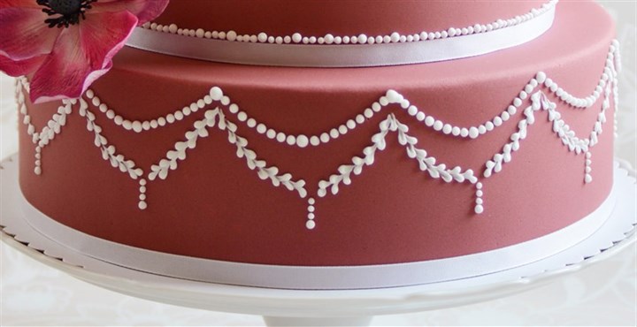 fine-lines-royal-icing-article-banner.jpg