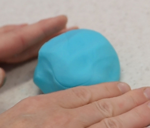 Mixed blue paste in fondant