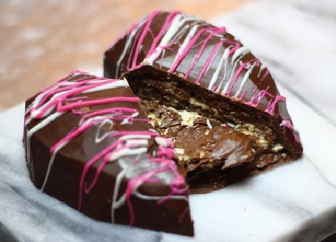 How to colour chocolate