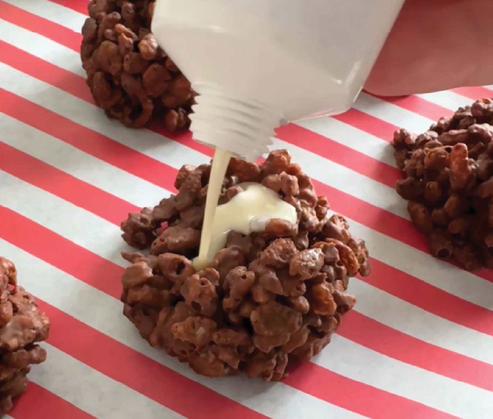 Icing the Chocolate Christmas Balls