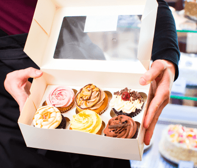 Opne cake box with tray for 6 cupcakes