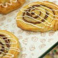 100 Greaseproof Liner Sheets Bakery 250x360mm Alternative Image