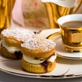 Sugar & Crumbs Natural Flavoured Icing Sugar - Velvet Vanilla - 500g Alternative Image